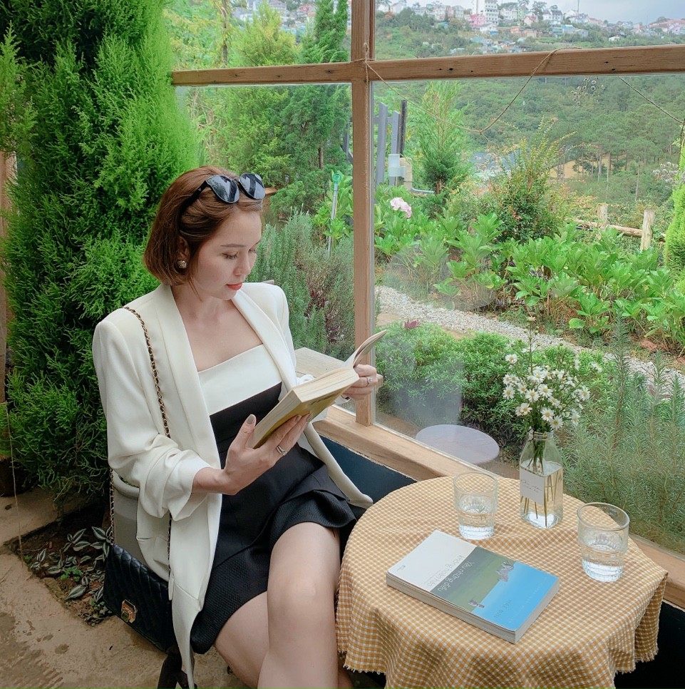 <cite>Ms.Thương - Giám đốc nhà hàng</cite>